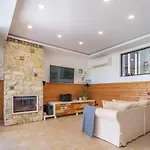 Poemia- Private With 4bd, Pool And Stunning Sea View *