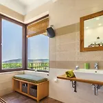 Poemia- Private With 4bd, Pool And Stunning Sea View Vilă