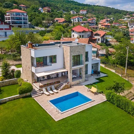 Poemia- Private With 4bd, Pool And Stunning Sea View *