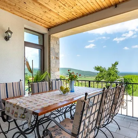 Villa Poemia