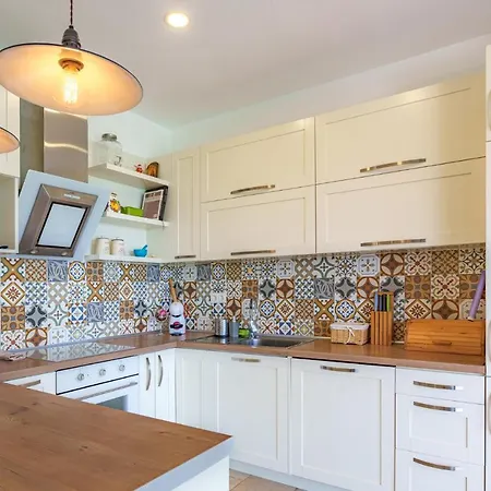 Луксозна вила Poemia