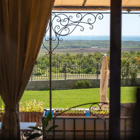 Луксозна вила Poemia